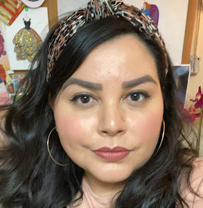 Meet your Posher, Claudia